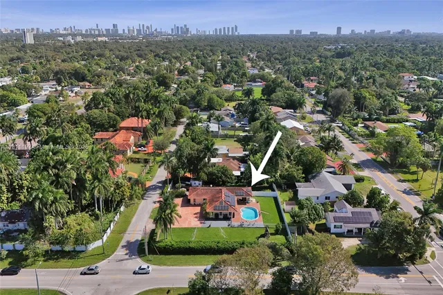 $1,100,000 | 2 Northeast 160th Street, Miami, FL 33162