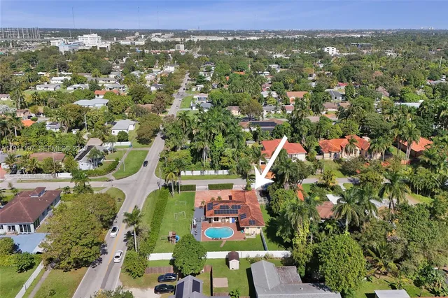 $1,100,000 | 2 Northeast 160th Street, Miami, FL 33162