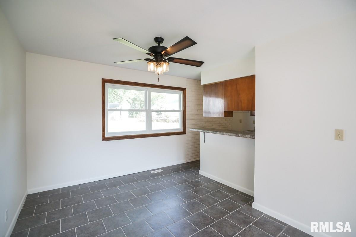 302 East Bittersweet Road Washington, IL 61571 - Photo 9 of 36 Gallery Image 9