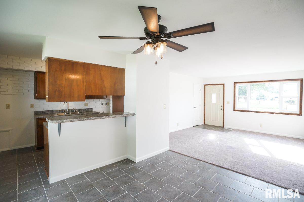 302 East Bittersweet Road Washington, IL 61571 - Photo 10 of 36 Gallery Image 10