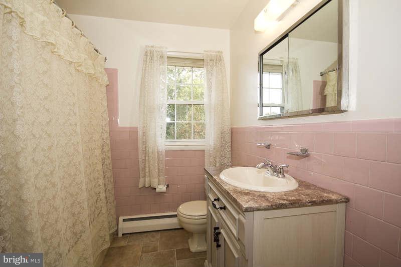 703 Squires Road Baltimore, MD 21286 - Photo 17 of 29 Bath