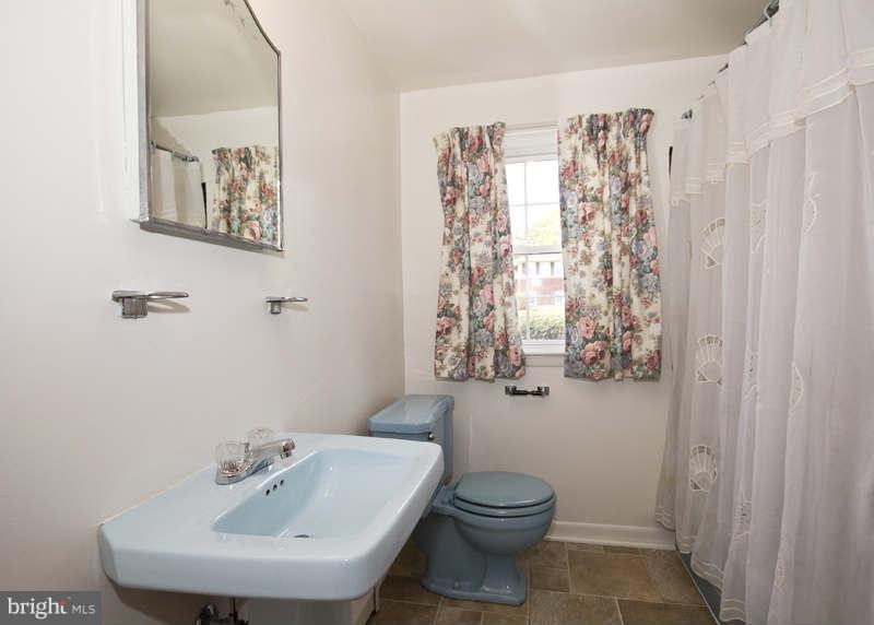703 Squires Road Baltimore, MD 21286 - Photo 18 of 29 Bath