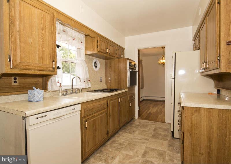 703 Squires Road Baltimore, MD 21286 - Photo 8 of 29 Kitchen