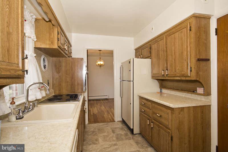 703 Squires Road Baltimore, MD 21286 - Photo 9 of 29 Kitchen