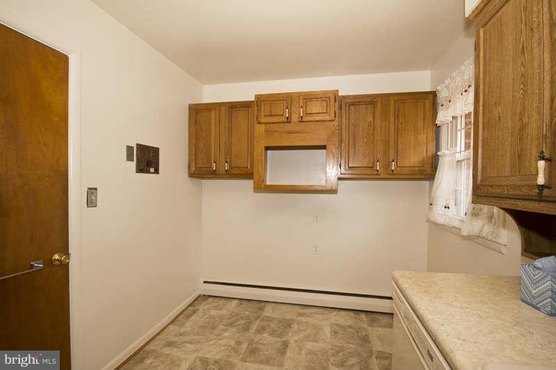 703 Squires Road Baltimore, MD 21286 - Photo 10 of 29 Kitchen