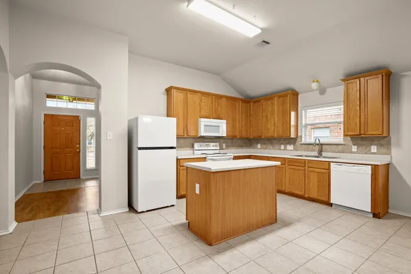 $1,750 | 107 Aguilar Drive, Hutto, TX 78634