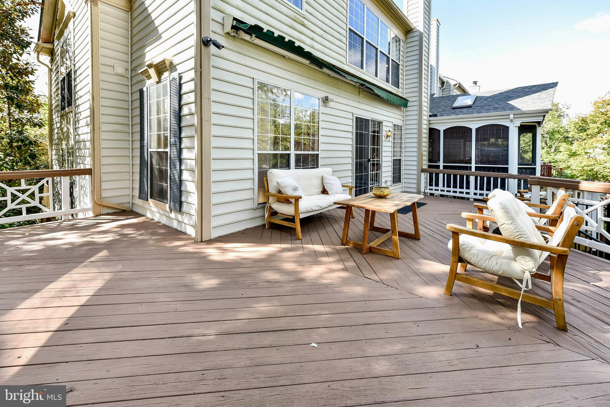 20870 Trinity Square Sterling, VA 20165 - Photo 16 of 36 MOTORIZED AWNING