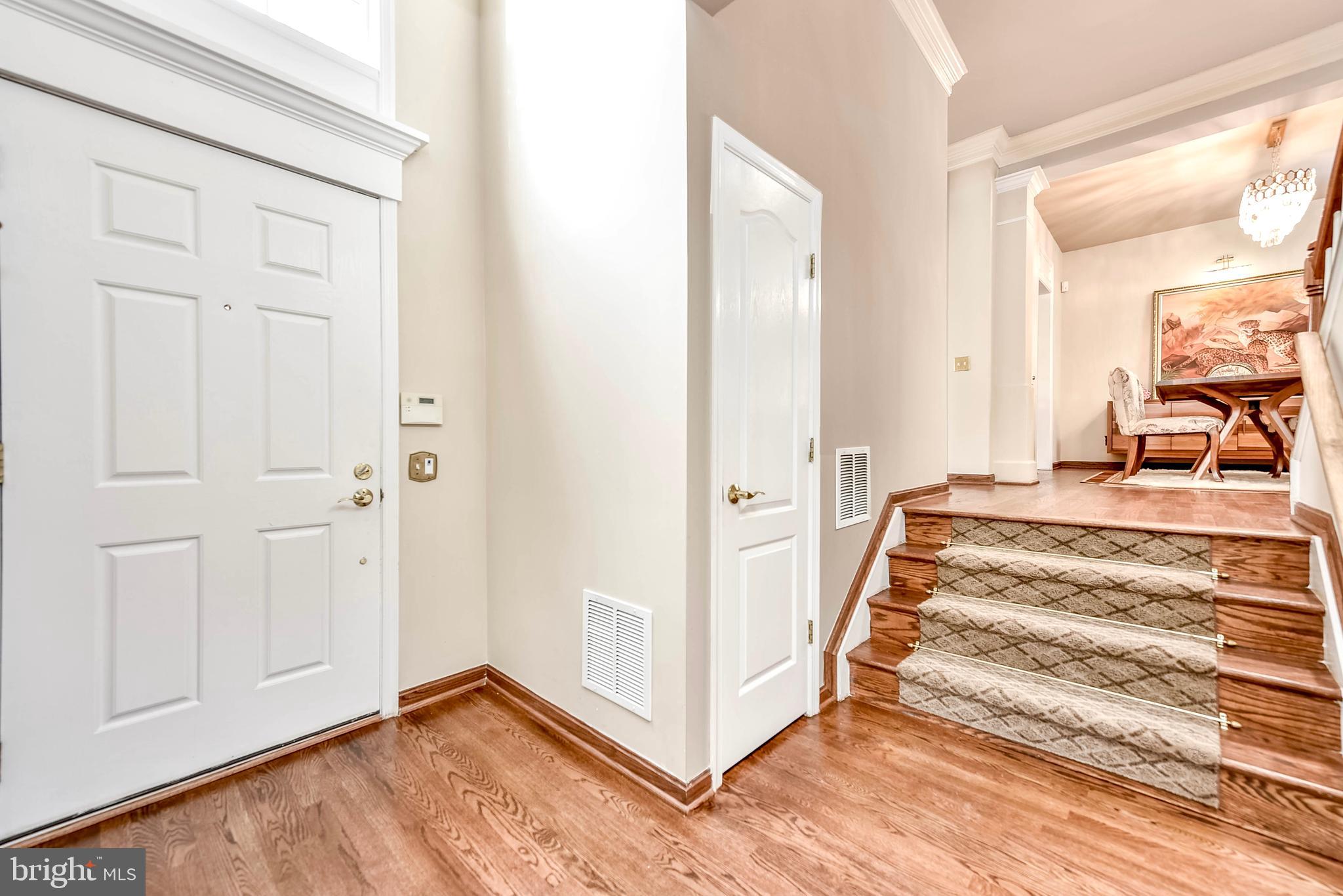 20870 Trinity Square Sterling, VA 20165 - Photo 2 of 36 LARGE FORMAL ENTRY WAY