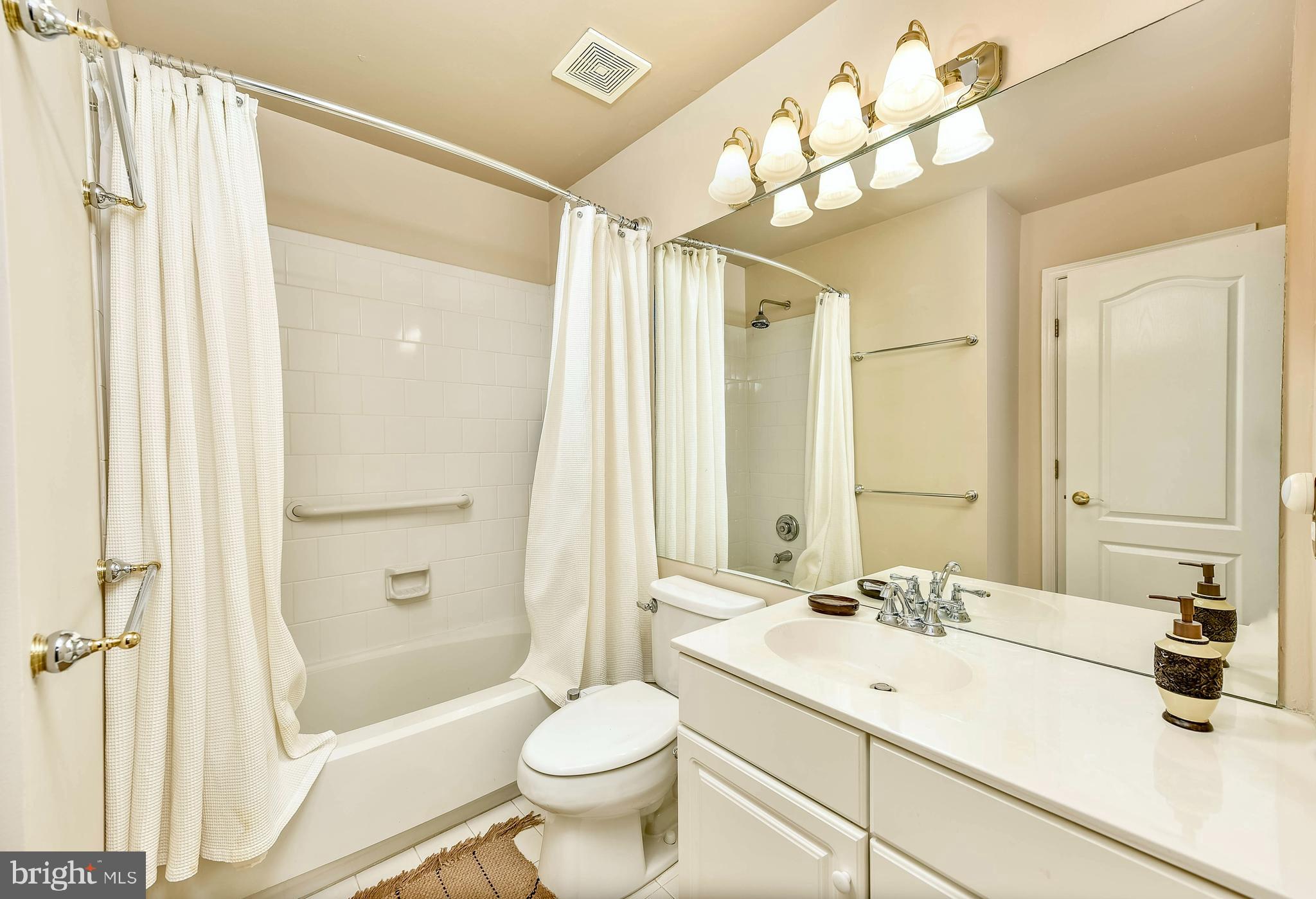 20870 Trinity Square Sterling, VA 20165 - Photo 26 of 36 FULL BATH