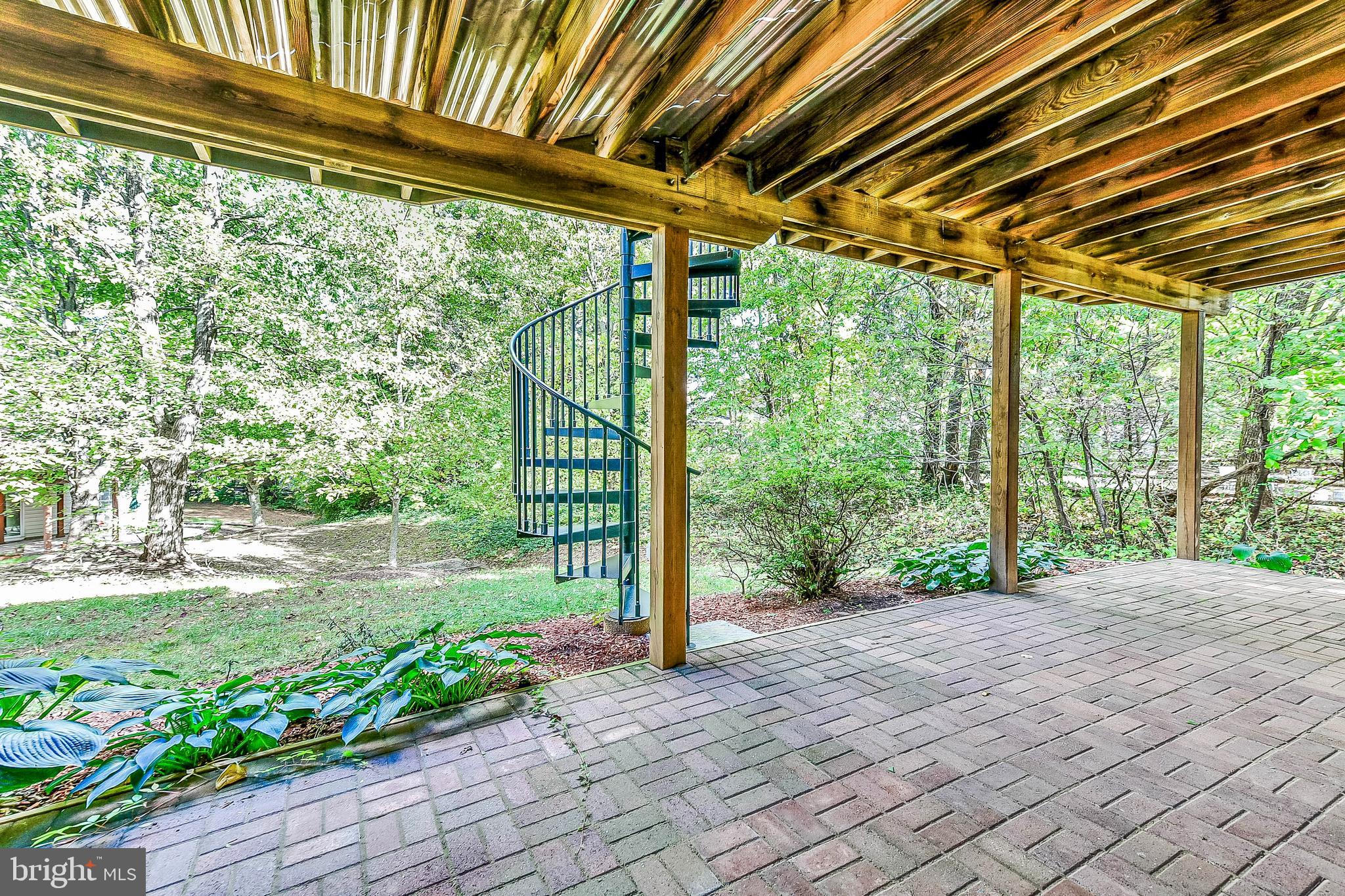 20870 Trinity Square Sterling, VA 20165 - Photo 30 of 36 COVERED PATIO - ADDITIONAL ENTERTAINING SPACE