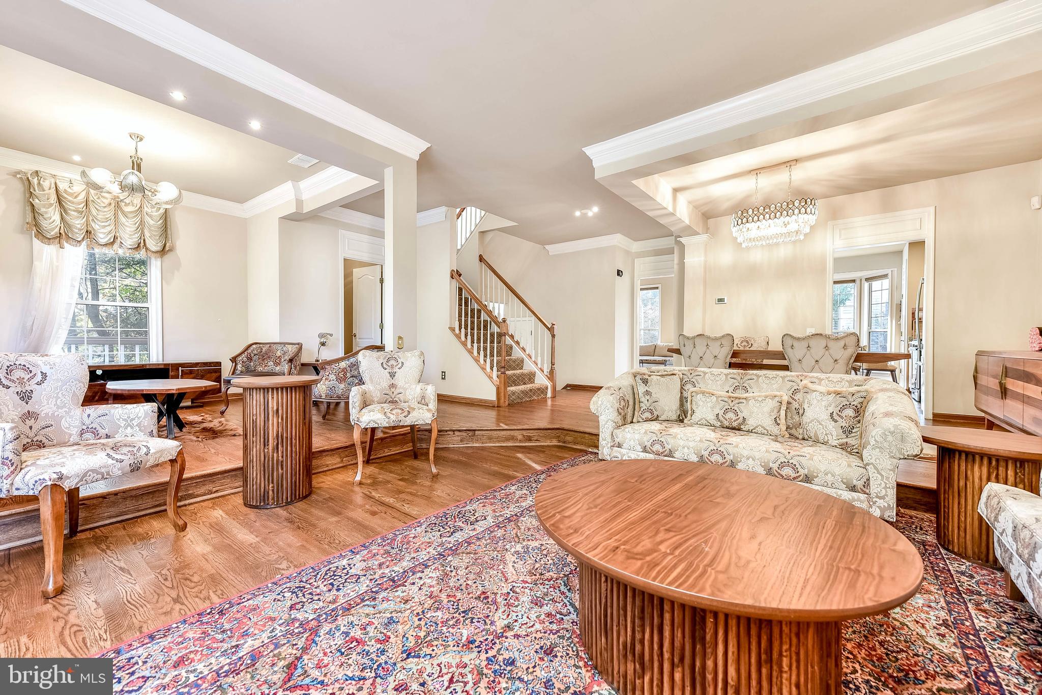 20870 Trinity Square Sterling, VA 20165 - Photo 6 of 36 CUSTOM EUROPEAN WINDOW TREATMENTS AND LIGHTING