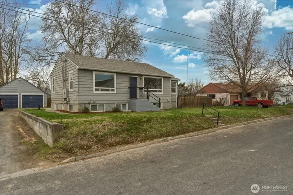 $399,000 | 15 Southwest 13th Street, College Place, WA 99324