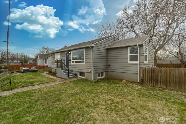 $399,000 | 15 Southwest 13th Street, College Place, WA 99324