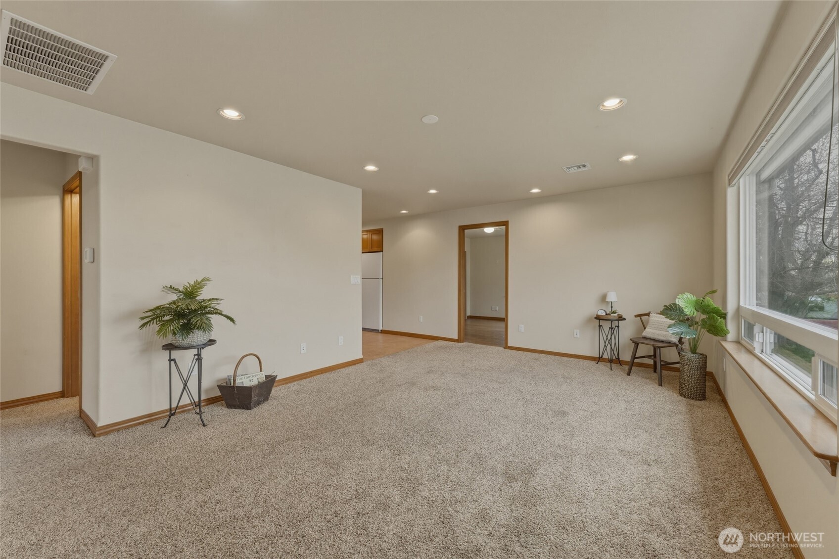 15 Southwest 13th Street College Place, WA 99324 - Photo 6 of 36 a view of a livingroom with furniture and a potted plant