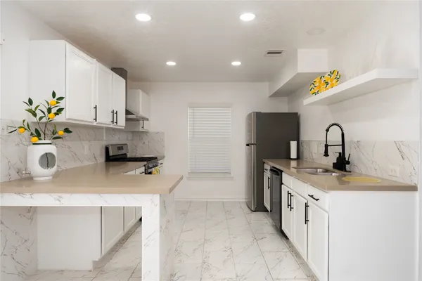 $2,500 | 3807 Gardenia Bend, Houston, TX 77053
