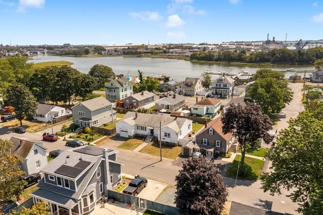 a picture of lake view