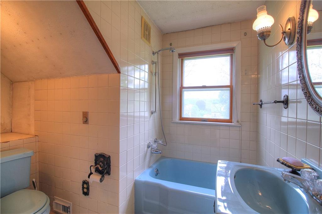 6414 Tuscarawas Road Midland, PA 15059 - Photo 22 of 24 SECOND FLOOR BATH