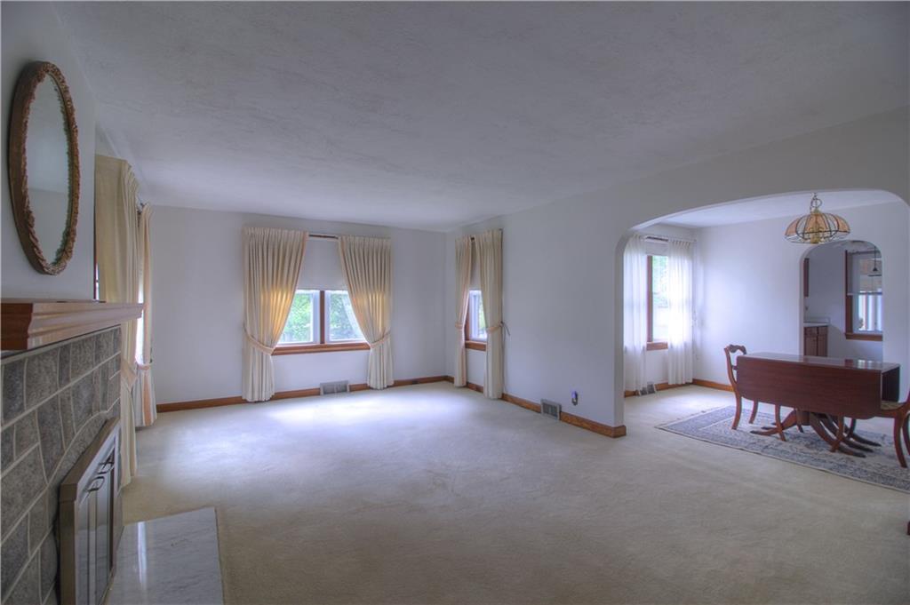 6414 Tuscarawas Road Midland, PA 15059 - Photo 9 of 24 LIVING ROOM