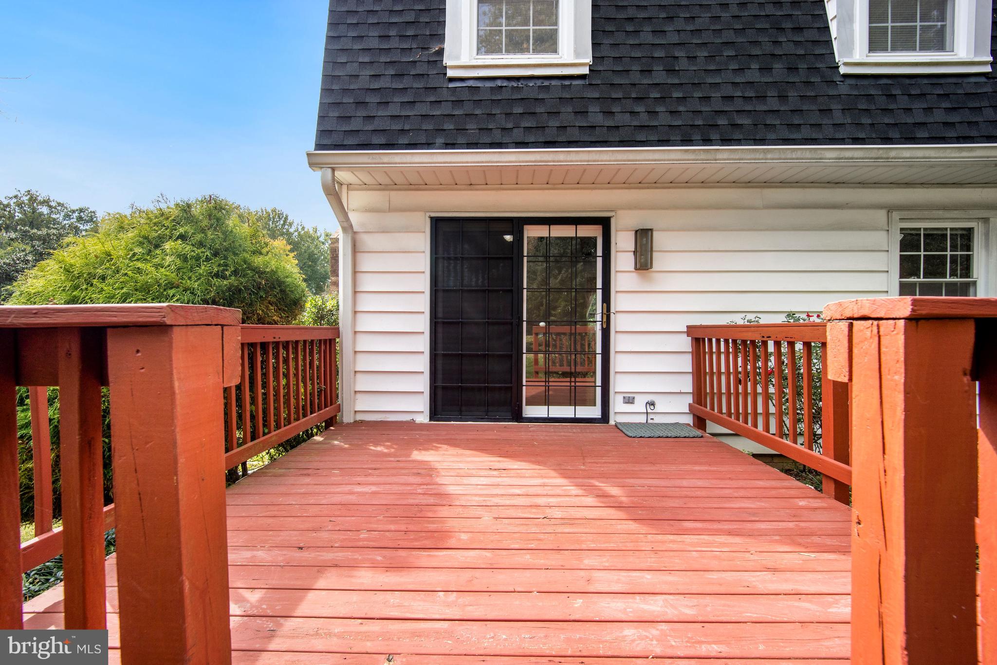9110 Ivanhoe Road Fort Washington, MD 20744 - Photo 12 of 57 Rear deck great for entertaining, accessed via Den