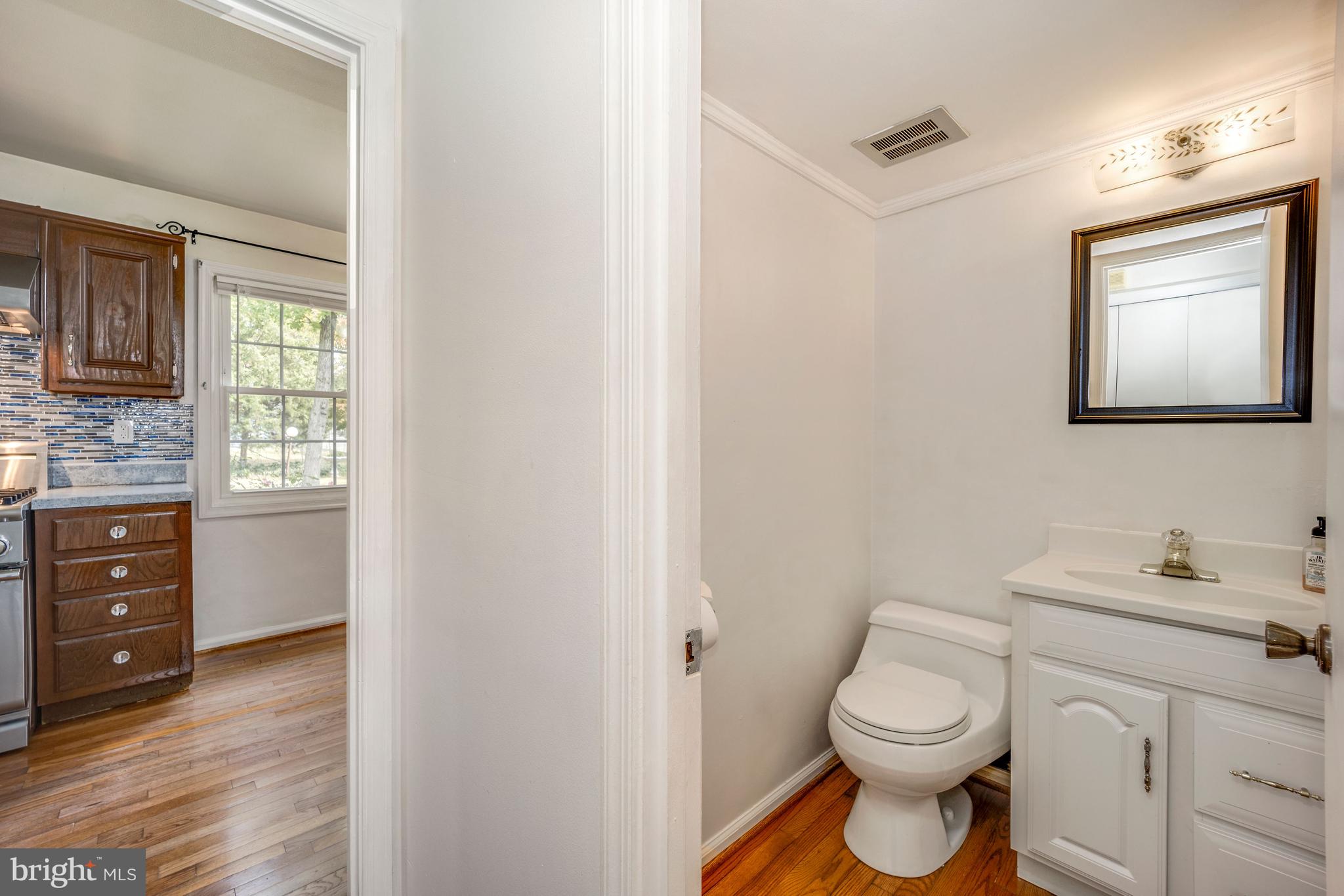 9110 Ivanhoe Road Fort Washington, MD 20744 - Photo 16 of 57 Powder room