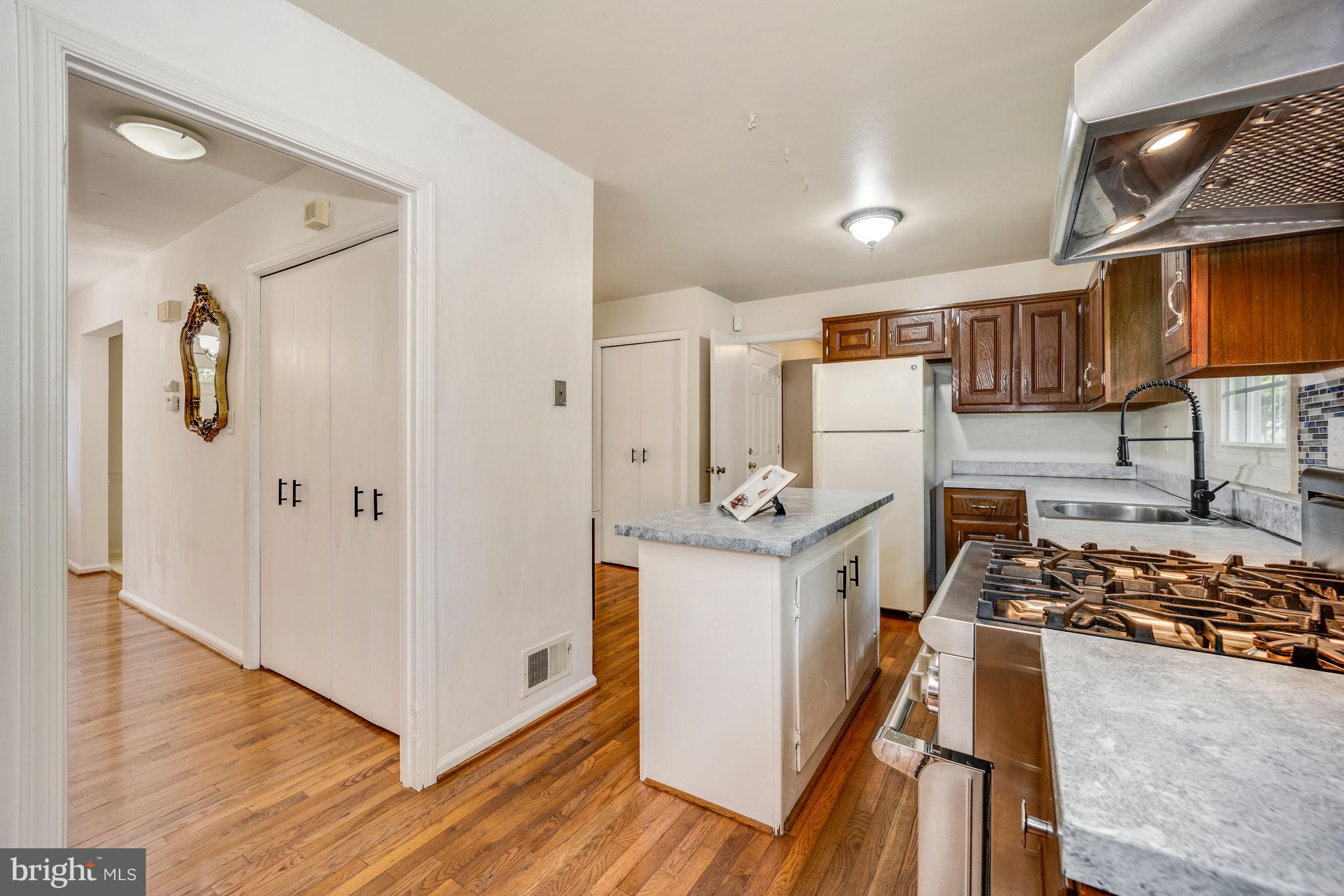 9110 Ivanhoe Road Fort Washington, MD 20744 - Photo 18 of 57 Gourmet kitchen w/ Thermador range/hood