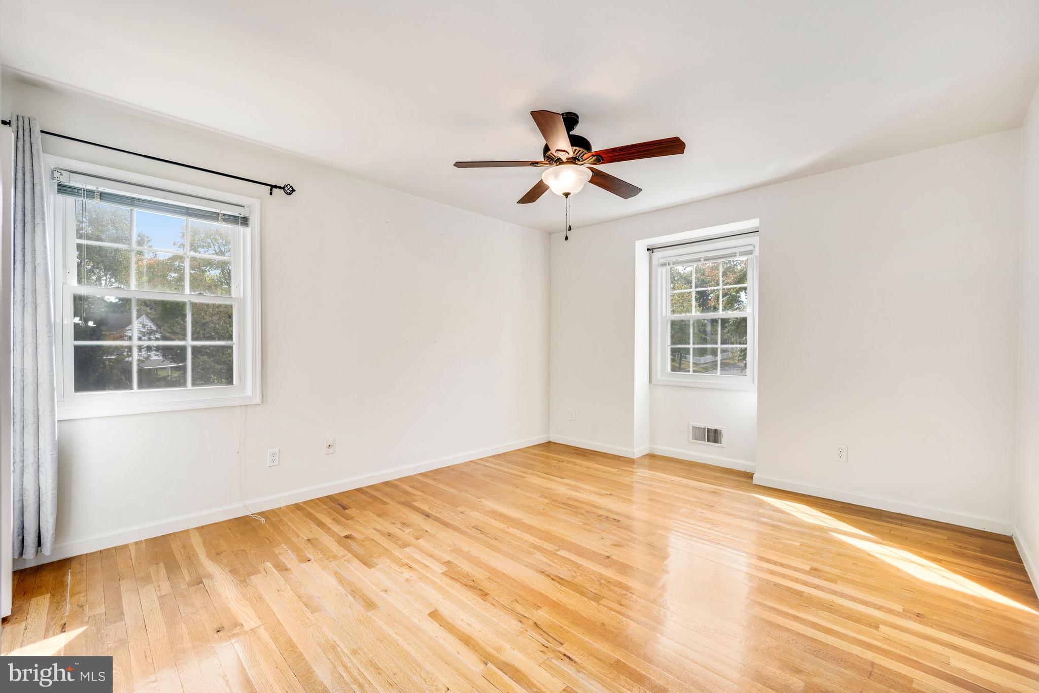 9110 Ivanhoe Road Fort Washington, MD 20744 - Photo 33 of 57 Bdrm 3 - wood floors, large closet, natural light