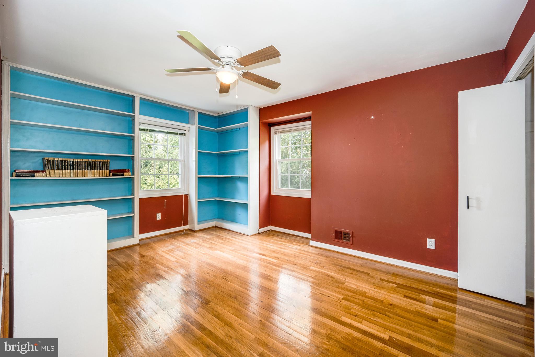 9110 Ivanhoe Road Fort Washington, MD 20744 - Photo 36 of 57 Bdrm 4 - wood flrs, 2 bookshelves, 2 large closets