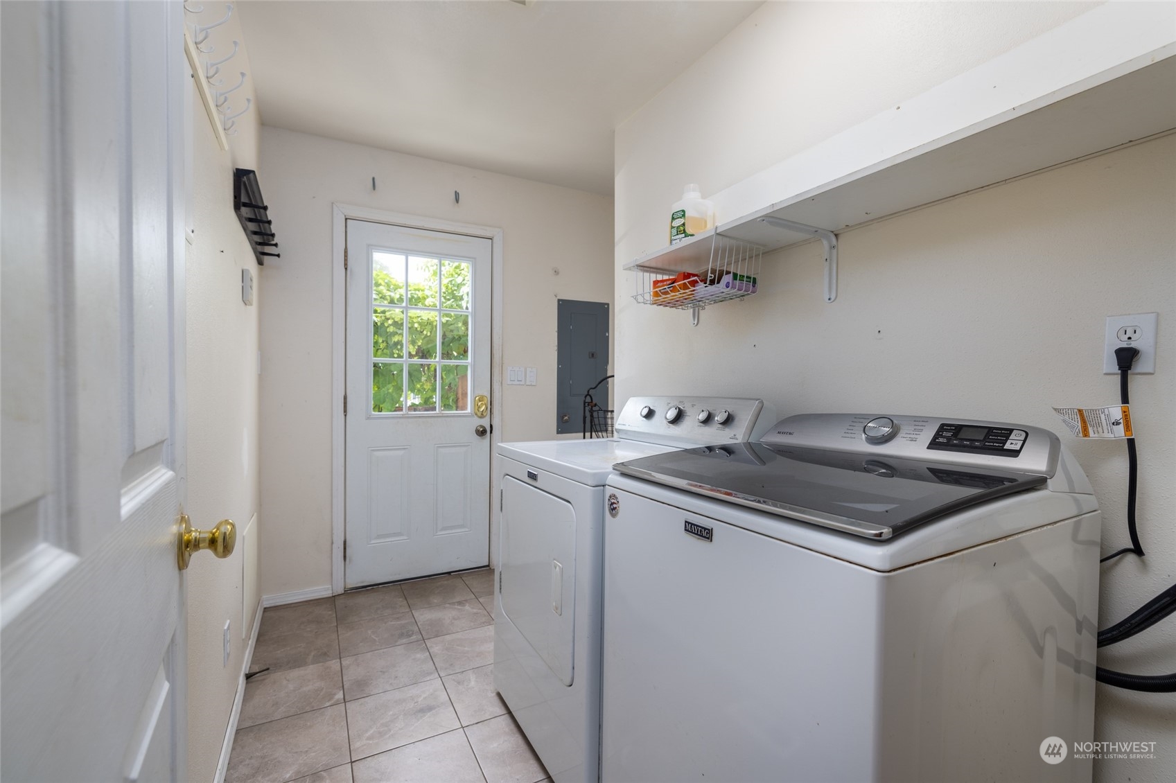 23610 Hoogdal Road Sedro-Woolley, WA 98284 - Photo 24 of 39 a kitchen that has a sink and a stove