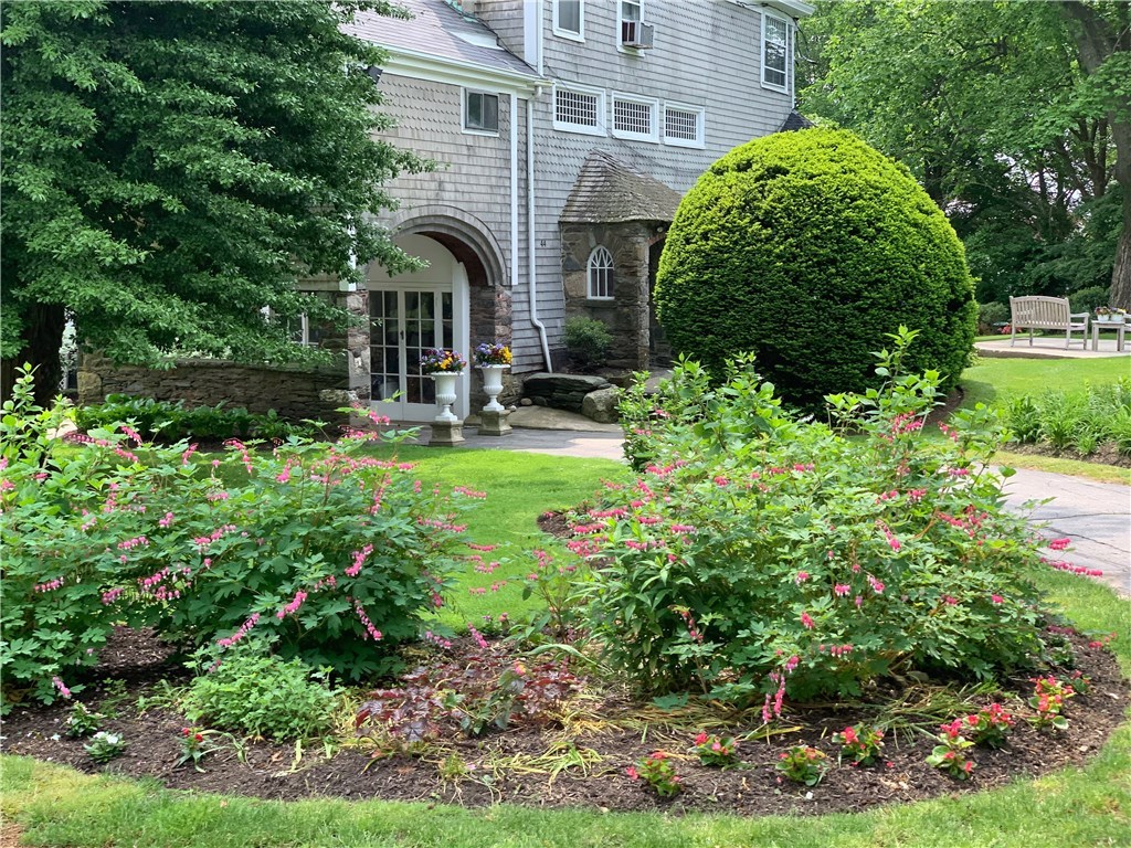44 Bliss Mine Road, Unit 3 Middletown, RI 02842 - Photo 2 of 35 Porte-cochere and Entrance