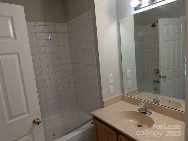 $3,000 | 841 West 4th Street, Charlotte, NC 28202