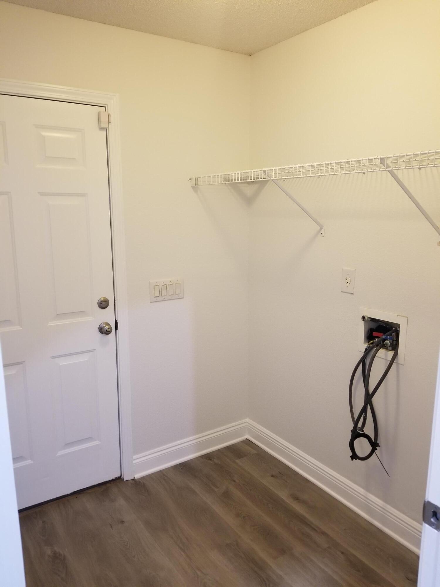 6673 Redfield Street Navarre, FL 32566 - Photo 29 of 32 an empty room with a bench