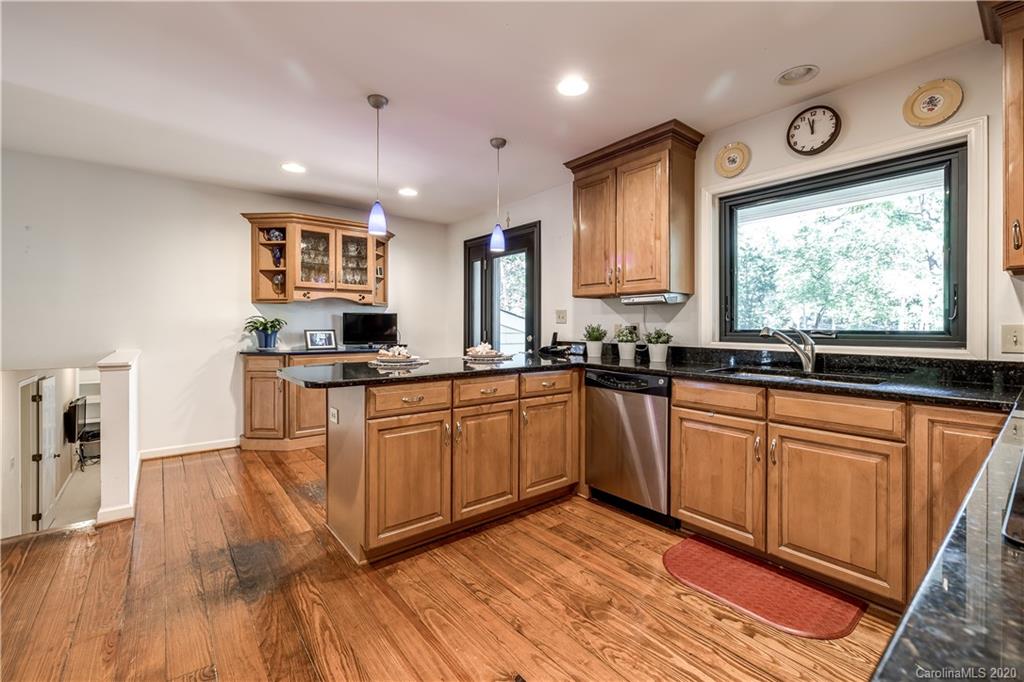 5 Lake Ridge Road Lake Wylie, SC 29710 - Photo 10 of 28 Gallery Image 10