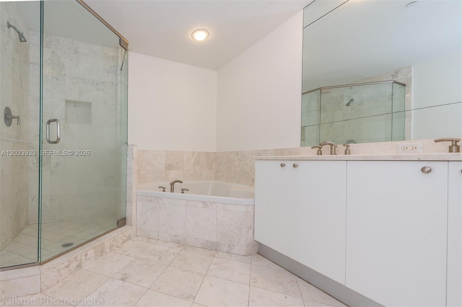 901 Brickell Key Boulevard, Unit 2206 Miami, FL 33131 - Photo 14 of 28