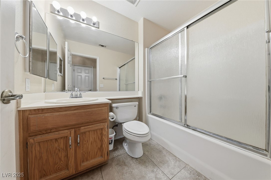 489 Dalgreen Place Henderson, NV 89012 - Photo 12 of 23 Second Bathroom with Shower/Tub.