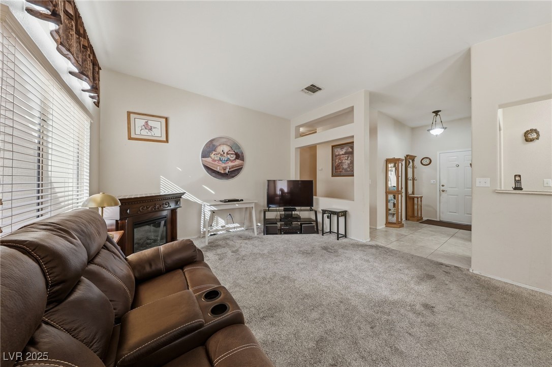 489 Dalgreen Place Henderson, NV 89012 - Photo 4 of 23 Living Room off of entryway.