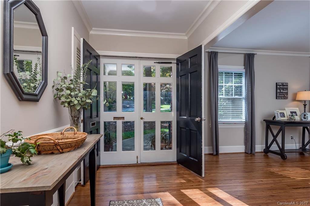 4749 Gaynor Road Charlotte, NC 28211 - Photo 3 of 24 a living room with furniture and a window