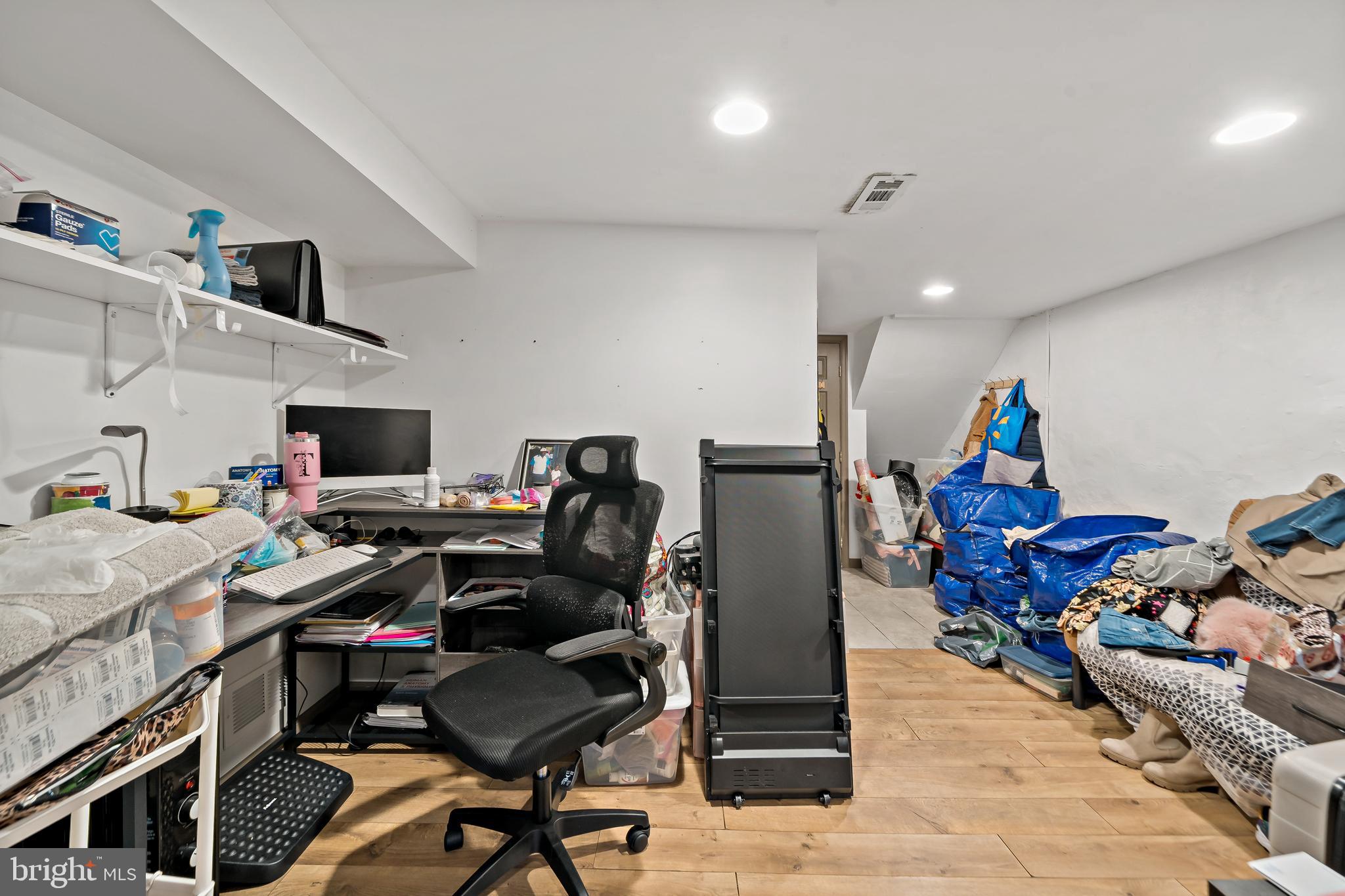 653 North 33rd Street Philadelphia, PA 19104 - Photo 16 of 28 a workspace with furniture