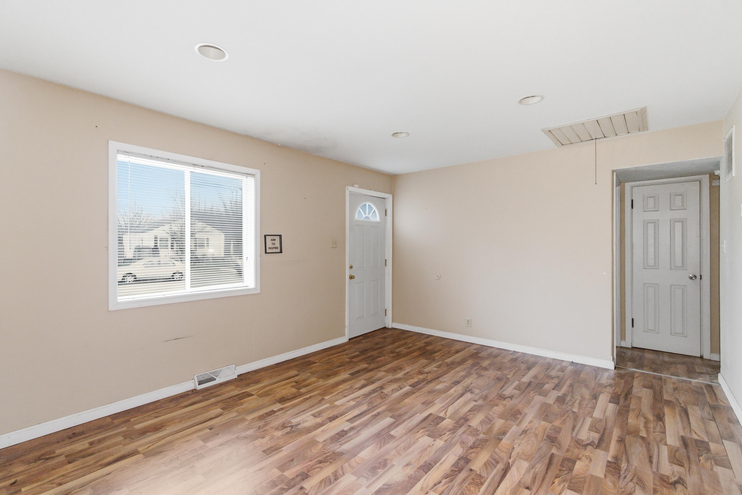 407 Dallas Street Gary, IN 46406 - Photo 3 of 13 3000x2001