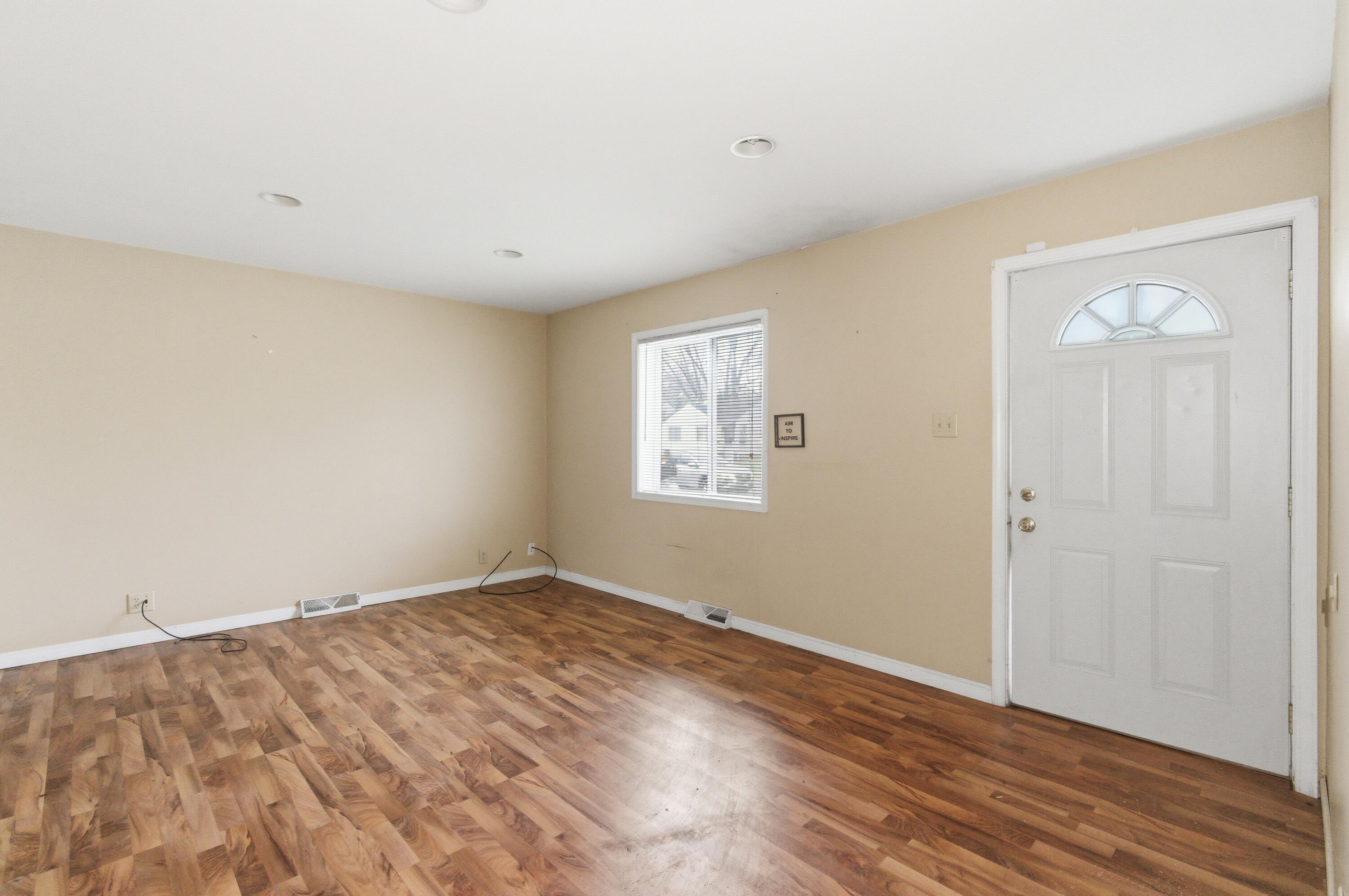 407 Dallas Street Gary, IN 46406 - Photo 4 of 13 3000x1994