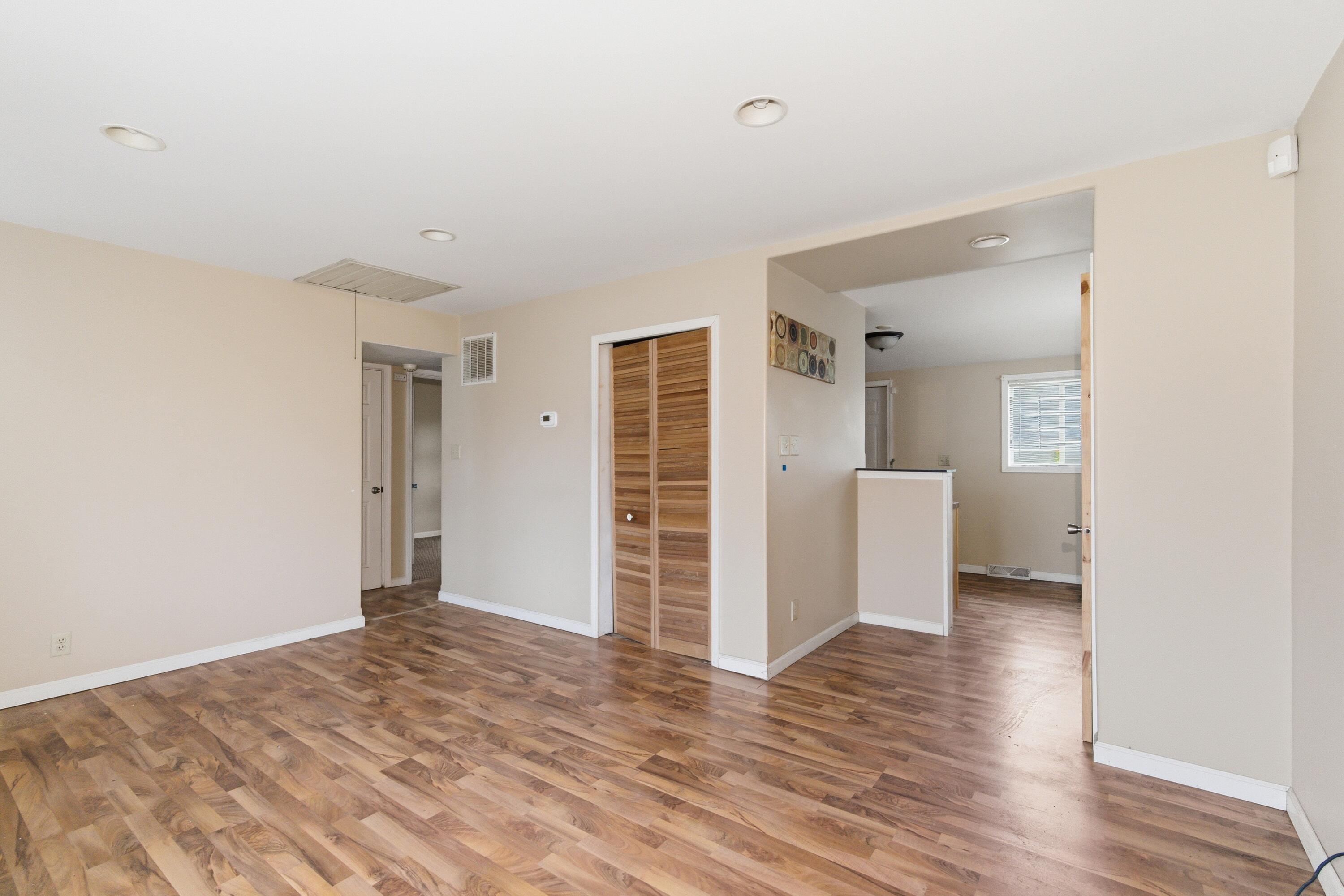 407 Dallas Street Gary, IN 46406 - Photo 5 of 13 3000x2000