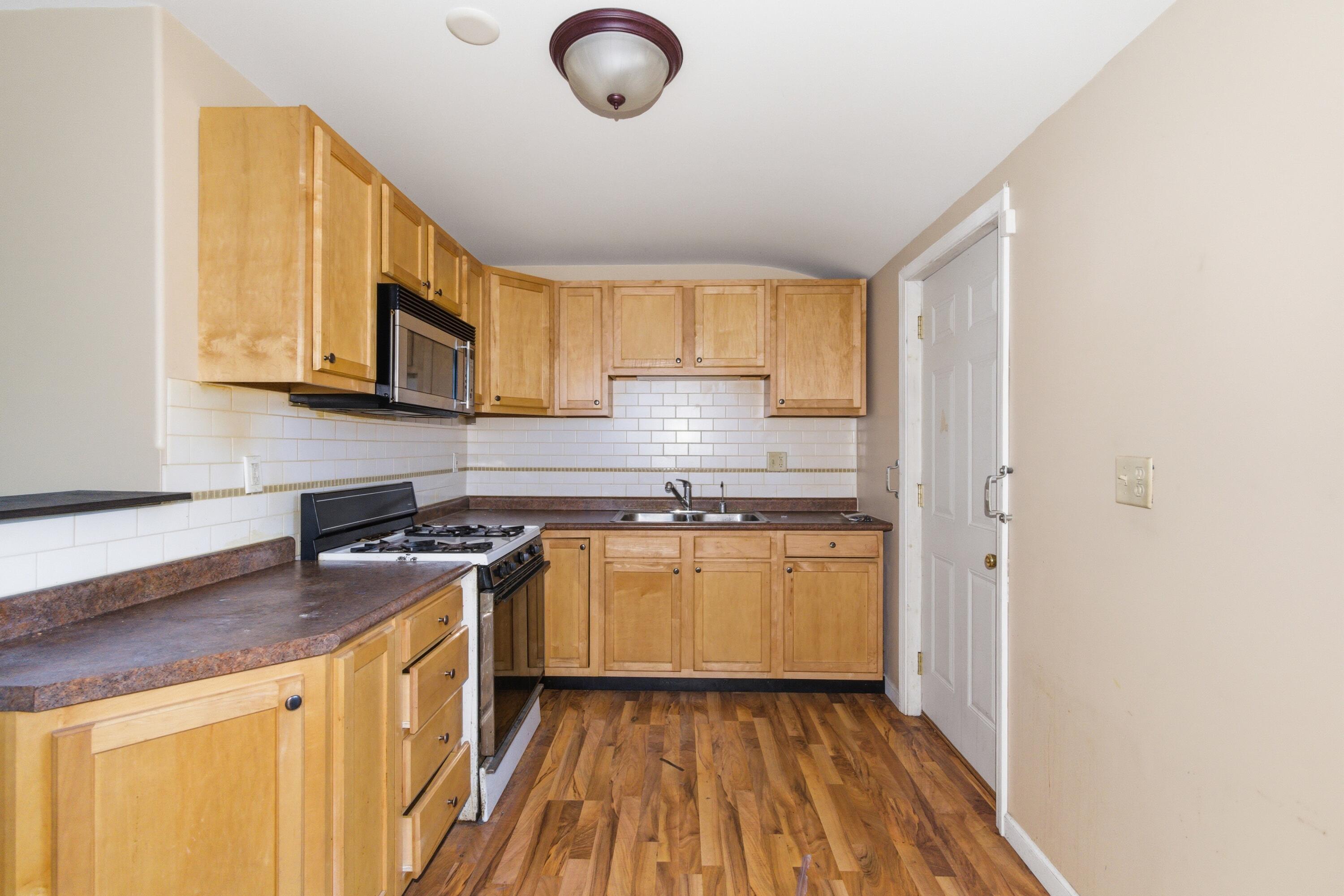 407 Dallas Street Gary, IN 46406 - Photo 6 of 13 3000x2002