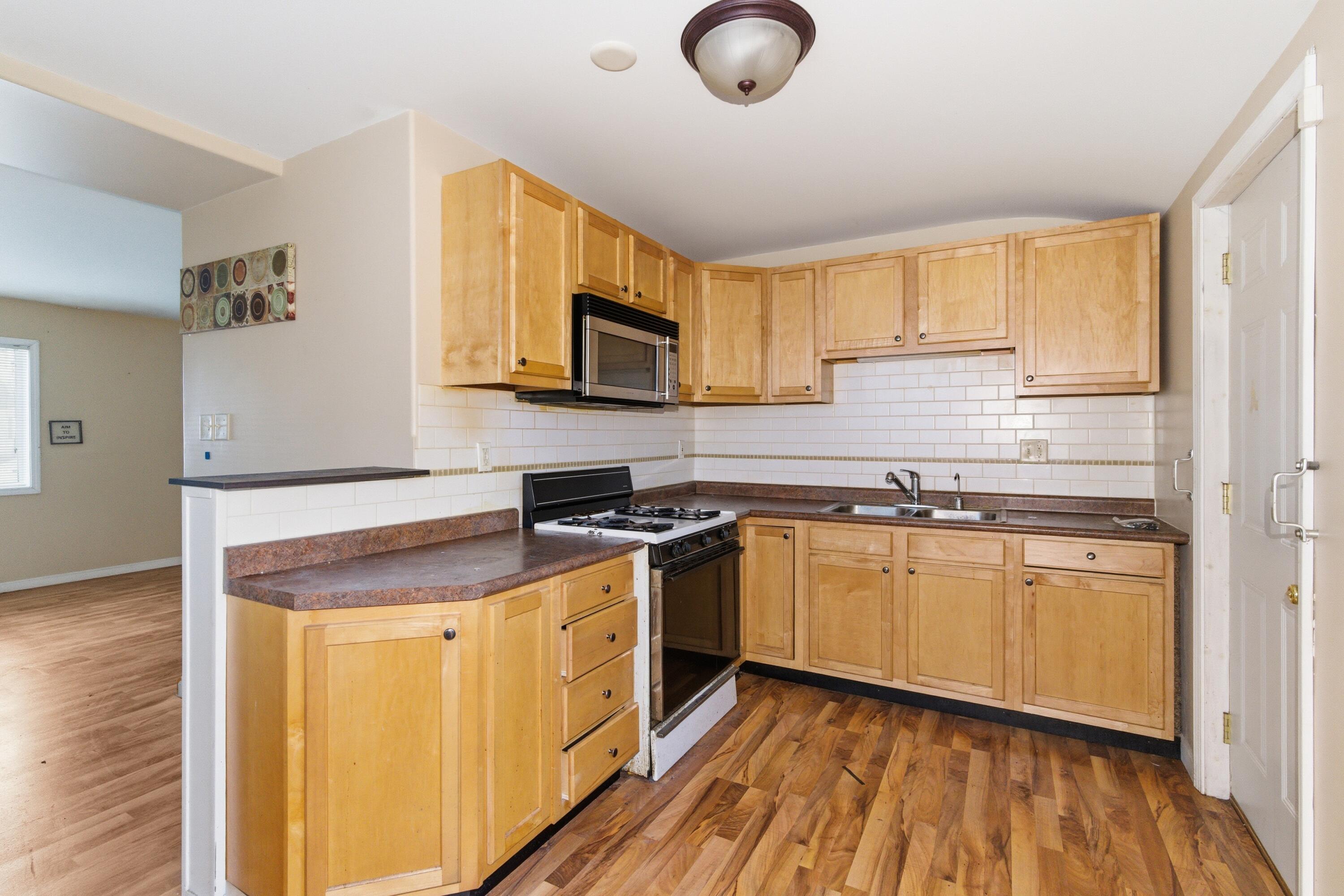 407 Dallas Street Gary, IN 46406 - Photo 7 of 13 3000x2001