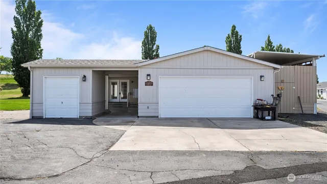 $360,000 | 10615 Handicap Drive Southeast, Warden, WA 98857