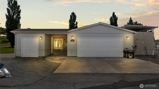 $360,000 | 10615 Handicap Drive Southeast, Warden, WA 98857