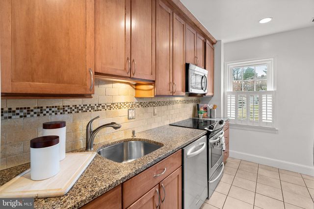 $910,000 | 3247 Sutton Place Northwest, Unit B, Washington, DC 20016