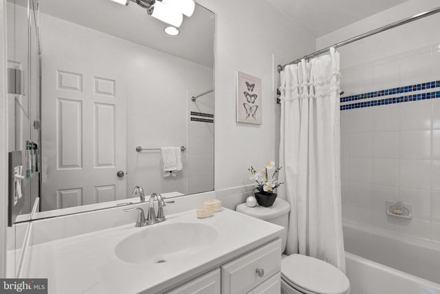 $910,000 | 3247 Sutton Place Northwest, Unit B, Washington, DC 20016