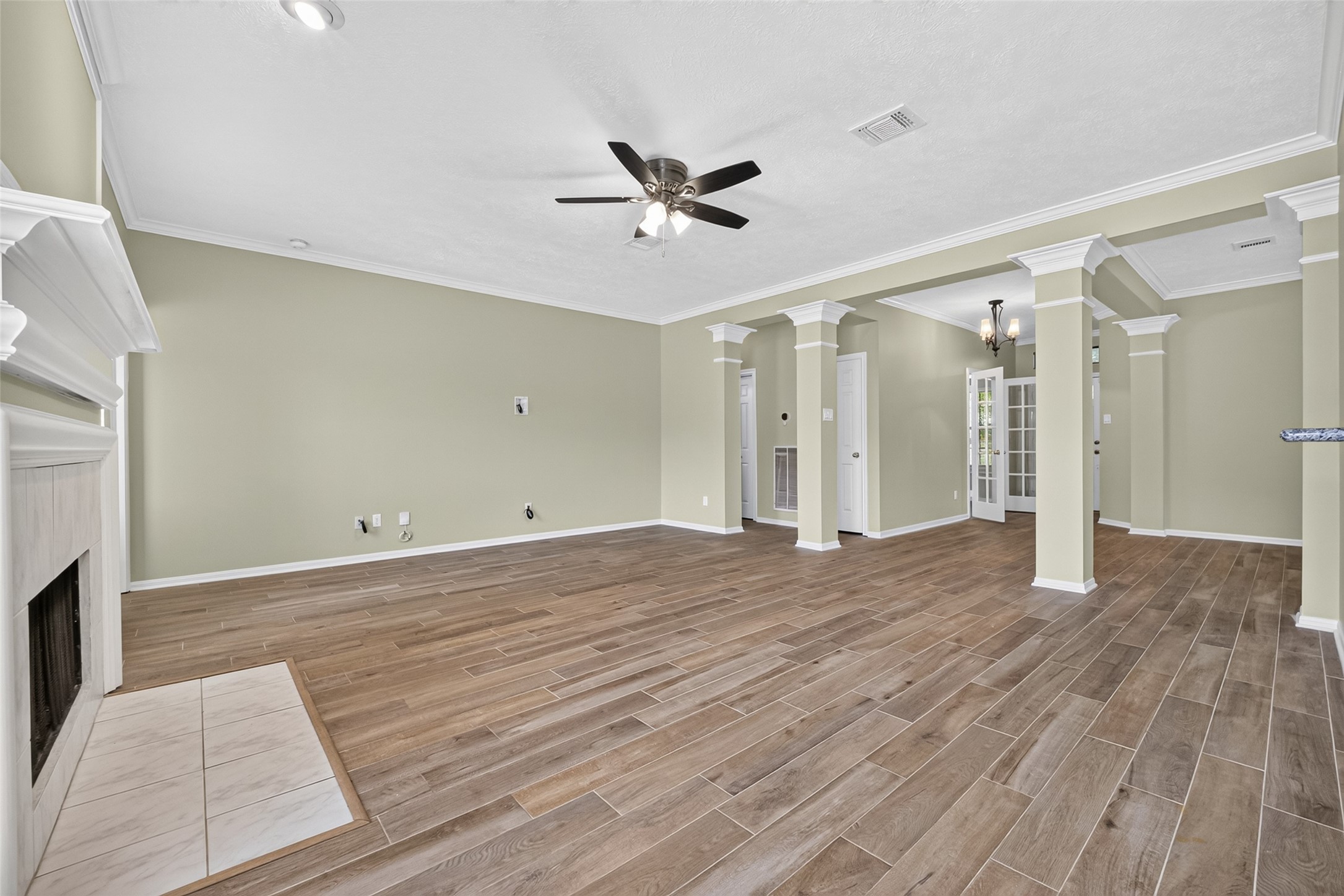 1430 Mabry Mill Road Houston, TX 77062 - Photo 14 of 39 Family Room