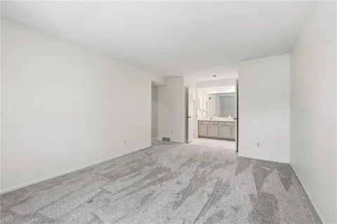 $250,000 | 6634 West 109th Street, Unit F, Overland Park, KS 66211