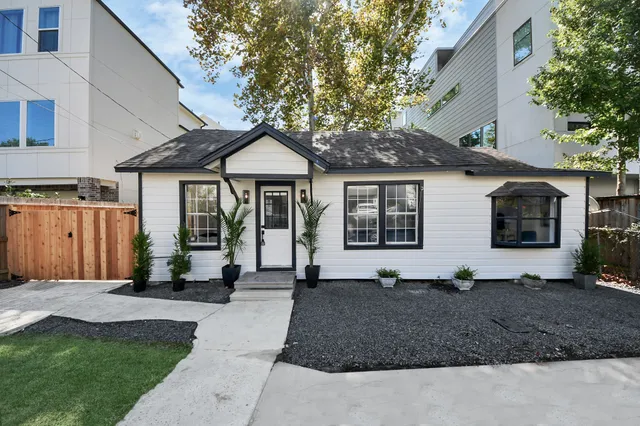 $2,100 | 4215 Eli Street, Houston, TX 77007
