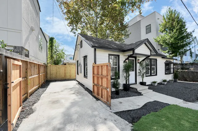 $2,100 | 4215 Eli Street, Houston, TX 77007